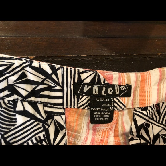 Volcom shorts size3 - Picture 2 of 3